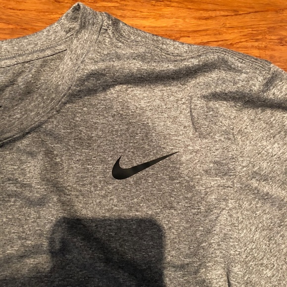 Nike Dri-Fit performance long sleeve - Picture 3 of 5